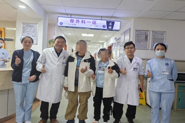 Indonesian Traveler Suffers Fracture Abroad: Professional and Compassionate Care Earns Praise